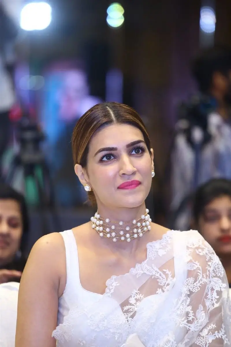 Kriti Sanon Charming Stills In White Saree Sleeveless Blouse